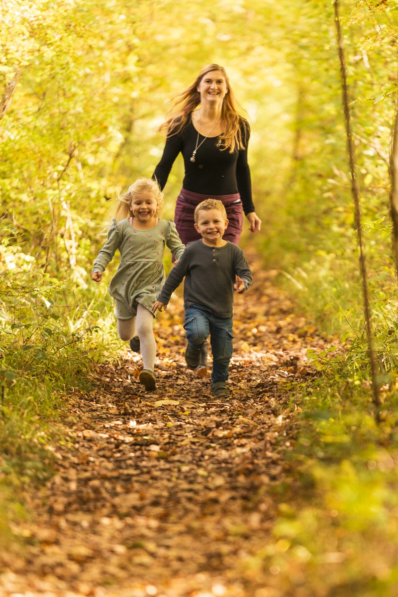 Herbstshooting_Buxheim_Mutter_mit_Kindern_sonnig_Portrait_Laufen_01