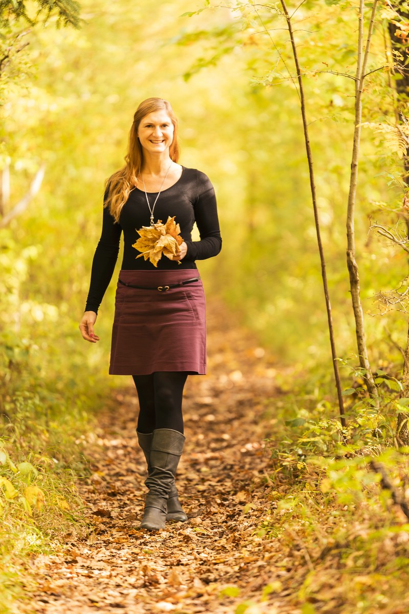 Herbstshooting_Buxheim_Frau_sonnig_Portrait_freundlich_03
