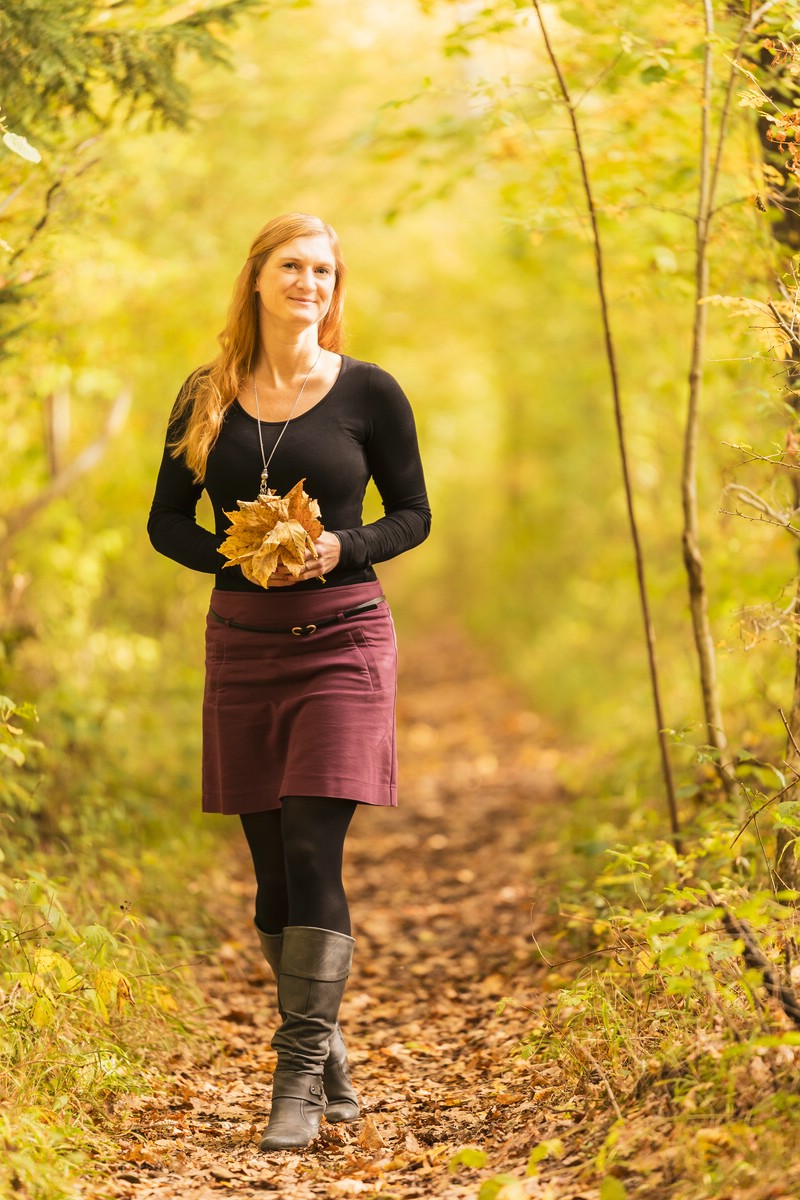 Herbstshooting_Buxheim_Frau_sonnig_Portrait_freundlich_01